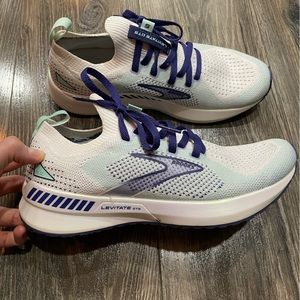 Brooks Levitate worn only a few times